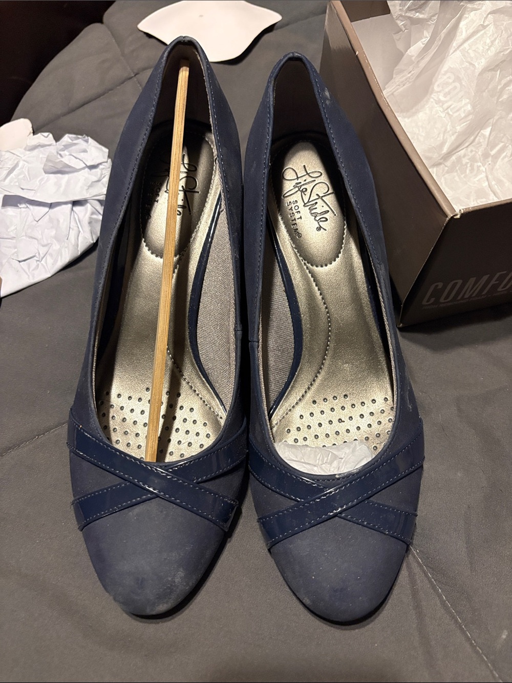 Life Stride Navy Blue Kitten Heel Pumps